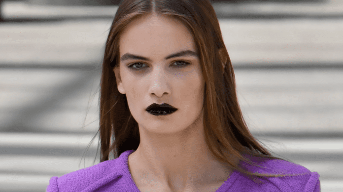 purple dark lipstick