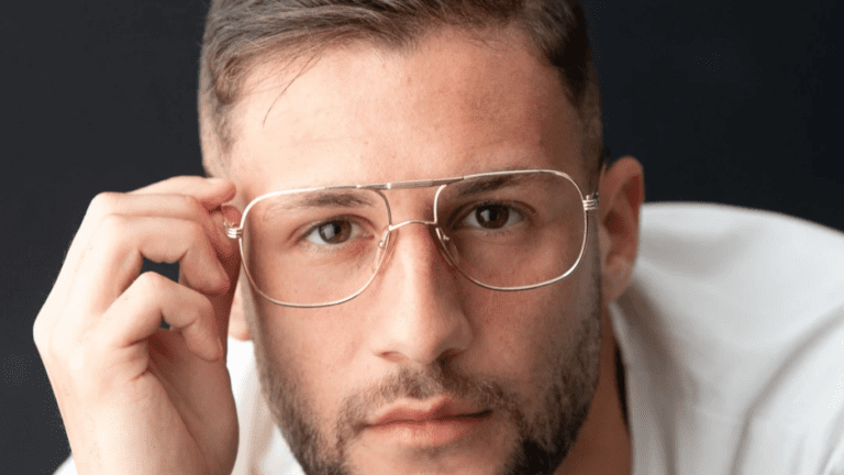 latest fashion trends in men's eyeglasses